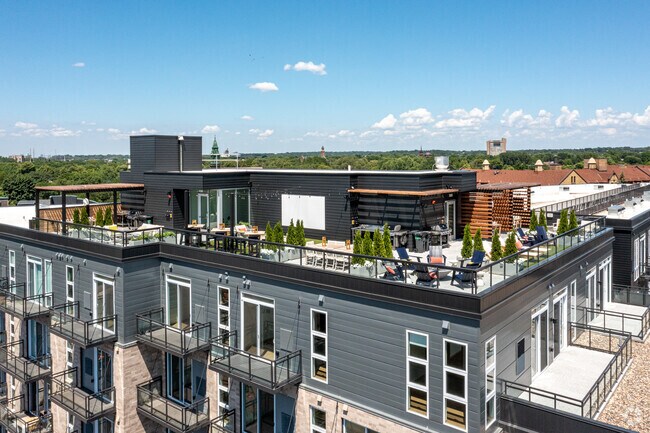 Rooftop Deck with Lawn and Cinema - Lucille