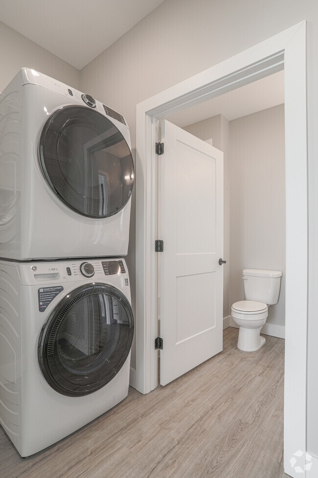 1 BR, 1 BA - Closet/In-Unit Laundry