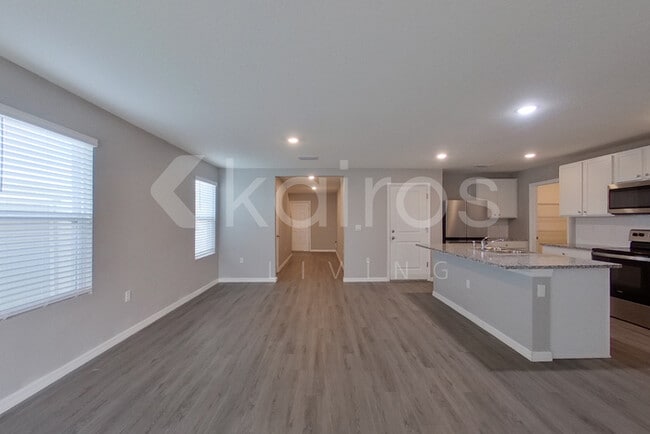 Building Photo - 8584 SW 43rd Ter