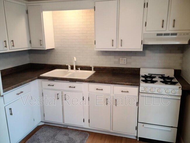 Photo - 3623 N Sterling Ave Unit B16