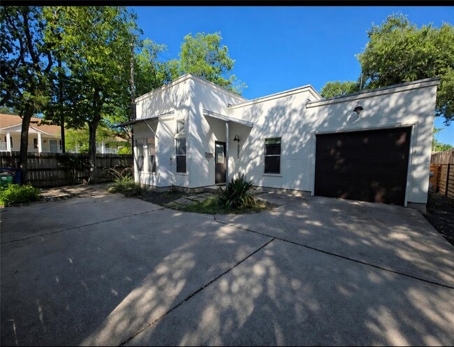 Building Photo - 3806 Menchaca Rd
