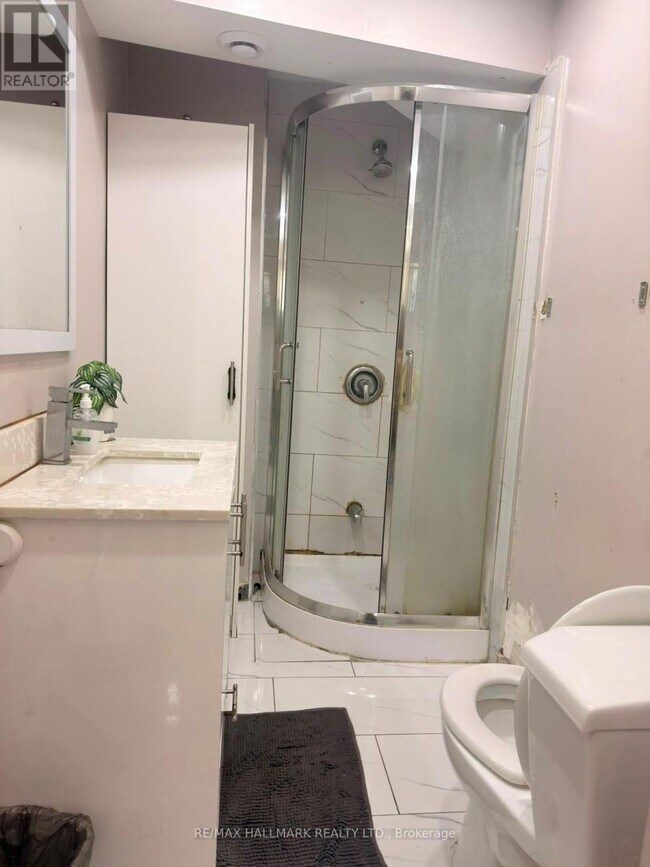 Photo - 240 Vauxhall Dr