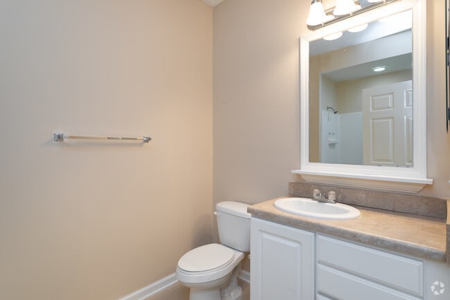 3BR, 3BA - 1,403 SF