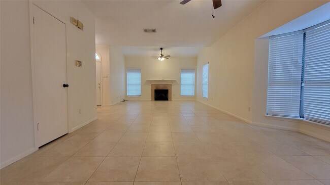 Photo - 800 Country Pl Dr Unidad 301