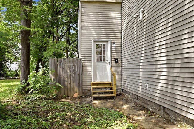 1743 W Hill St Unit 2
