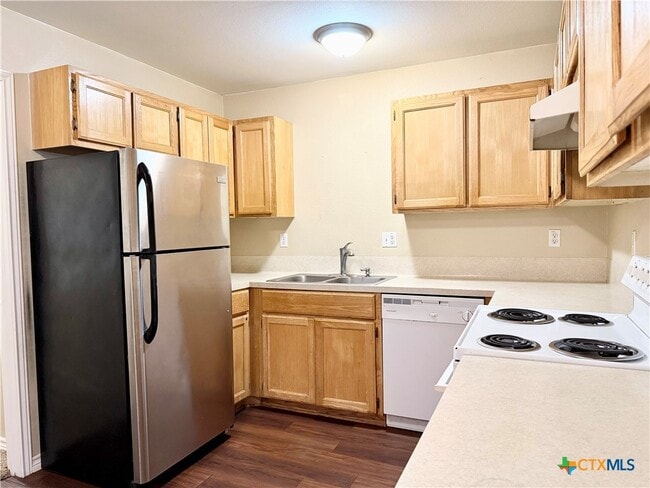 Photo - 898 Advance St