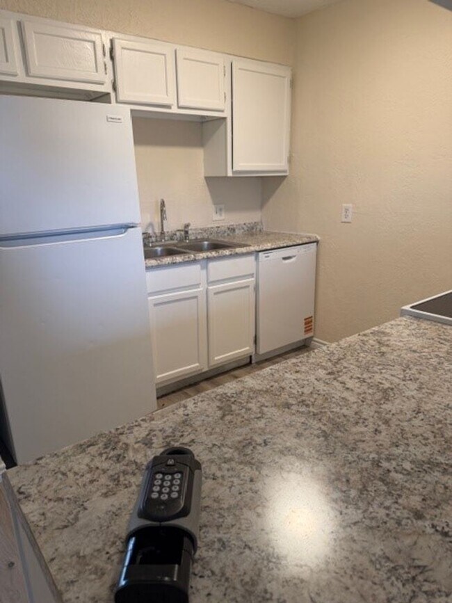 Photo - 6929 SW Hampshire- AVAILABLE NOW!