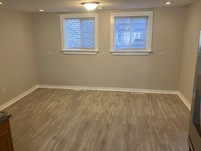 Kitchen/ Nook - 1733 W Superior St Unit 1