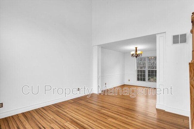 Photo - 506 E Tomaras Ave