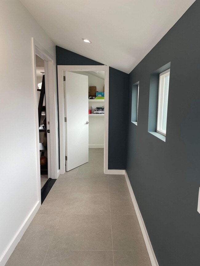 Segundo piso: área de almacenamiento - 951 Hala Dr