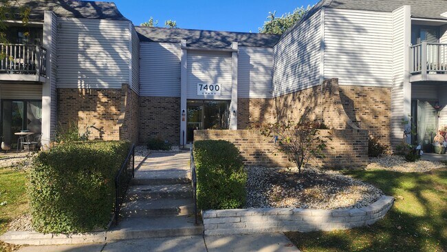 Building Photo - 205 Grant St Unit 205