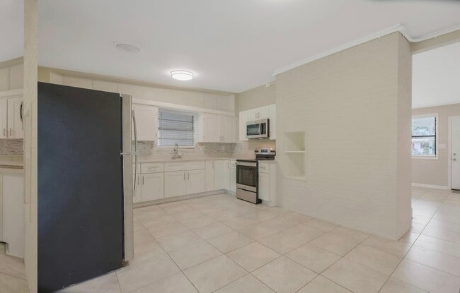 Photo - 8526 Bengalin Ave