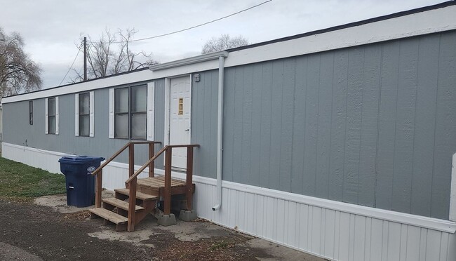 Building Photo - 3 Bedroom in Filer