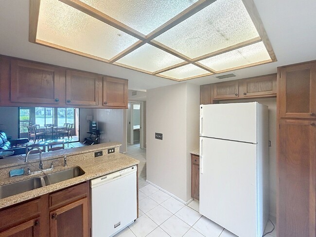 Photo - 217 Woodlake Wynde