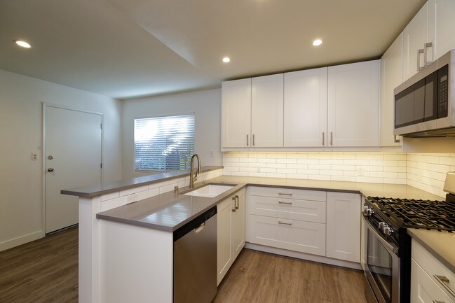 Photo - 5017 Cahuenga Blvd