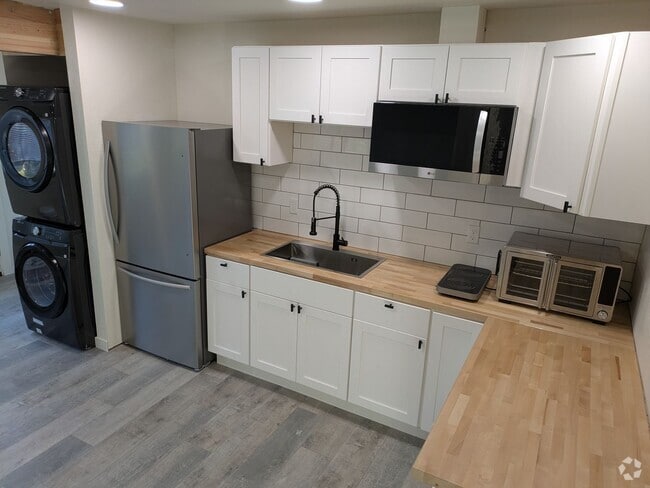 Building Photo - 304 N Jefferson St Unit #2 Rental