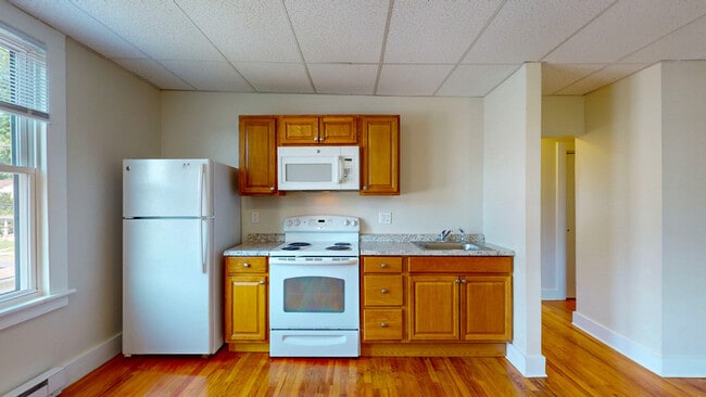 Photo - 242 N Main St