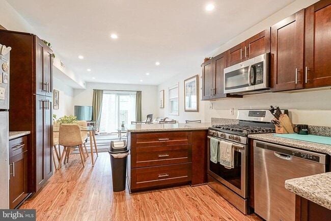 Photo - 1926 Bainbridge St Unit A