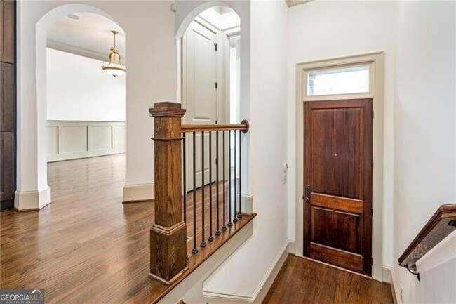 Photo - 58 Sheridan Dr NE