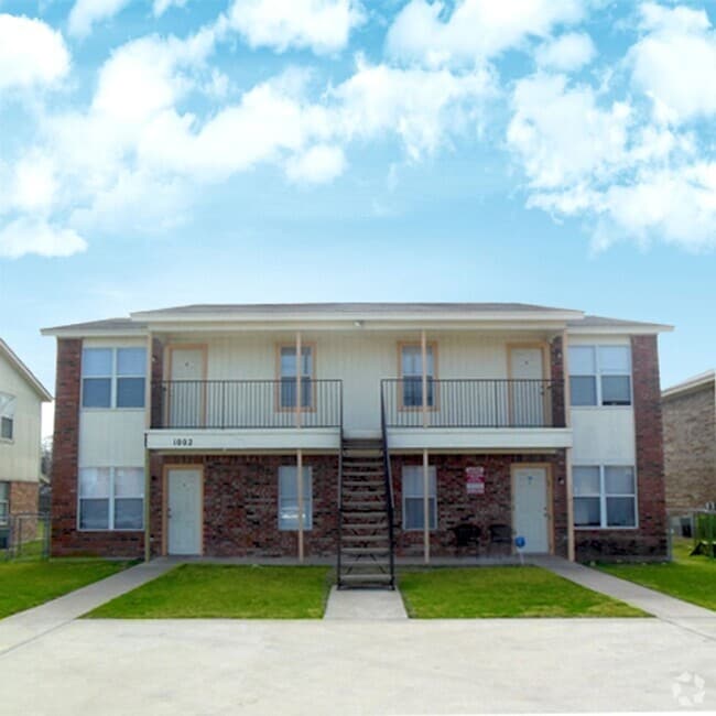 Building Photo - 1002 Circle M Dr Unit Apt B