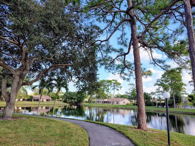 Building Photo - 442 Pine Glen Ln Unit D-2