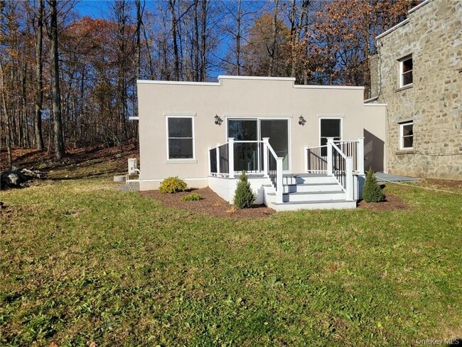 Photo - 563 Old Indian Rd