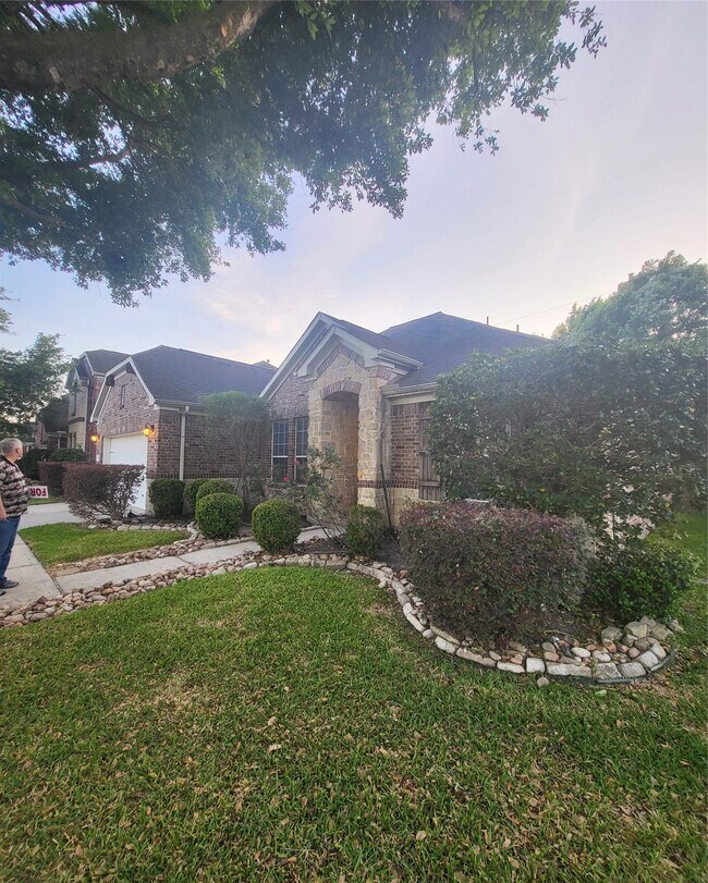 Photo - 606 Admiral Bay Ln