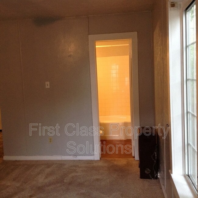 Photo - 121 NW 29th St