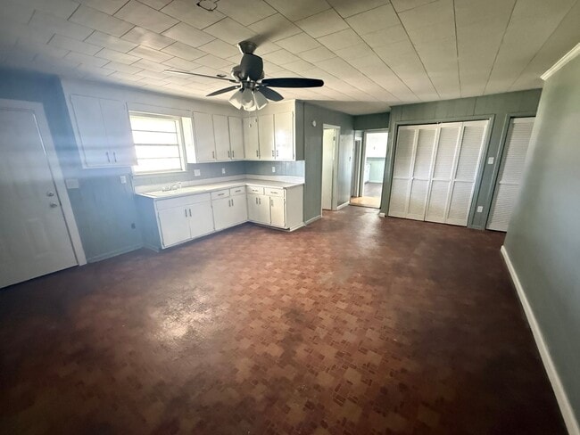 Photo - Renovated 5 Bedroom 2 Bath Home for Rent!