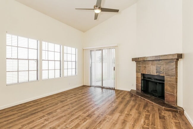 Photo - 921 S Val Vista Dr