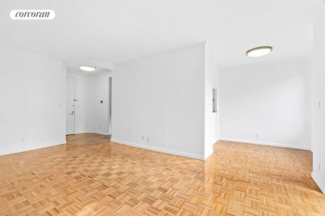 Photo - 150 E 57th St