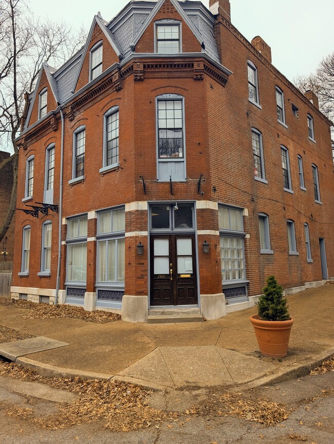 Building - 2401 S 11th St Unit 3F