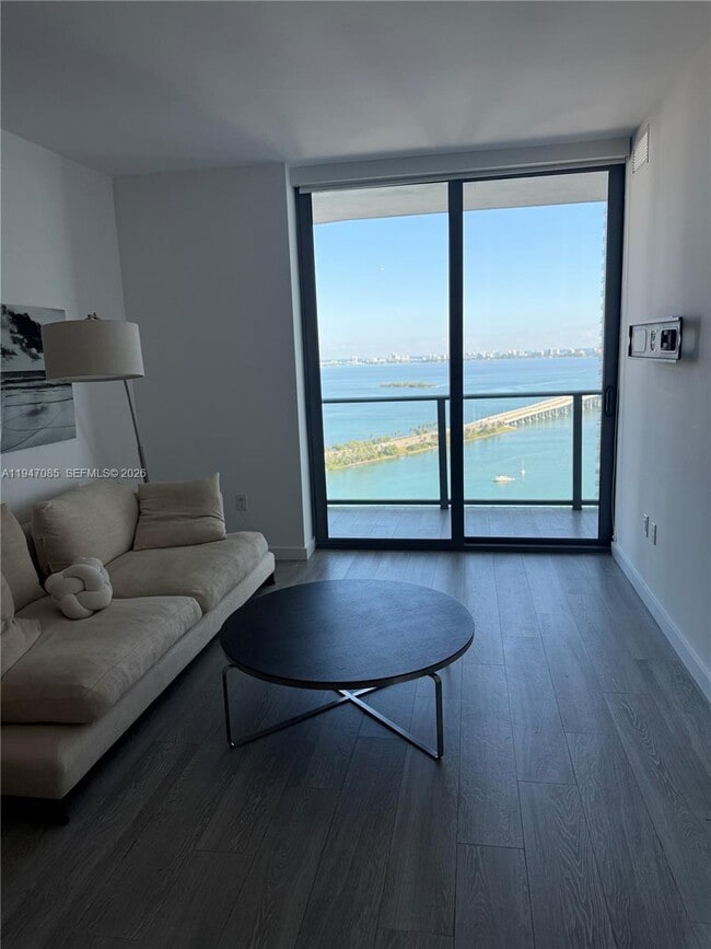 Photo - 501 NE 31st St Unidad 3103