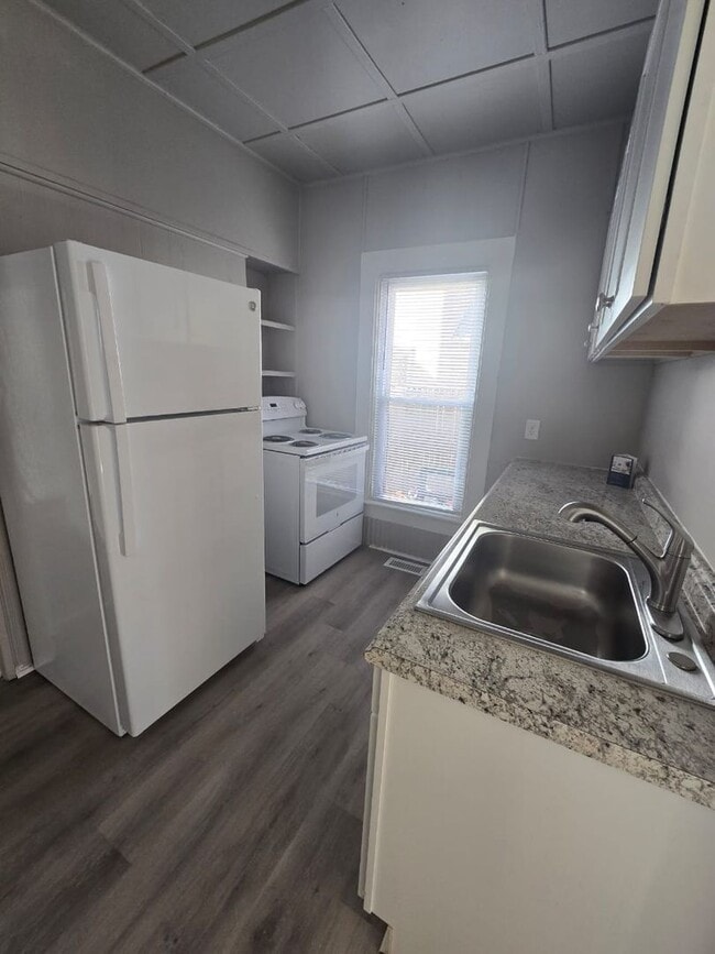 Building Photo - 716 Central St Unit 716A