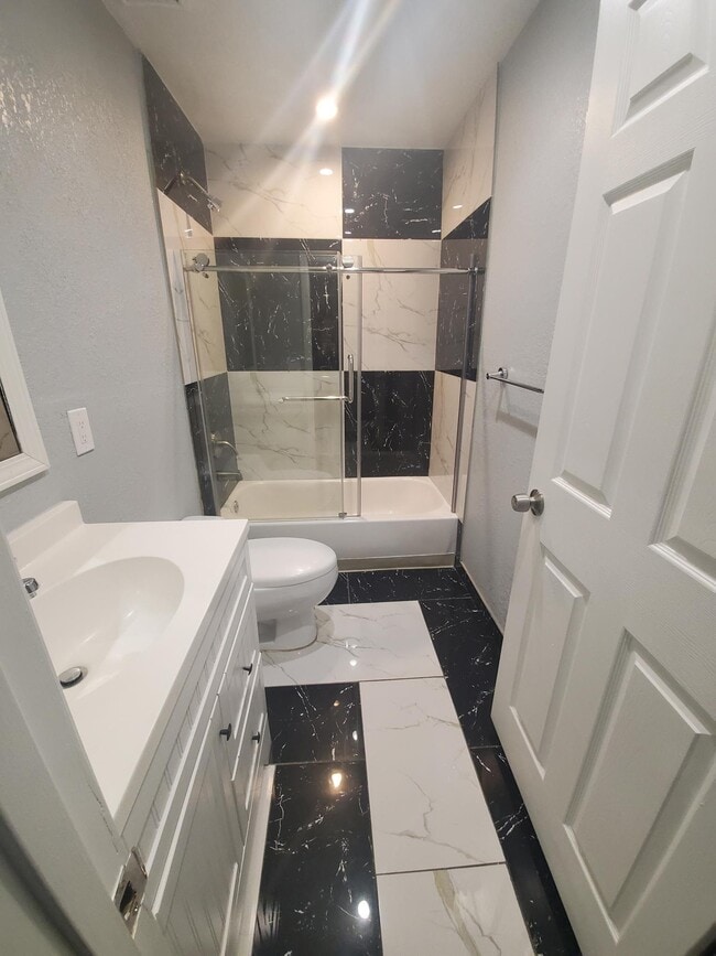 Photo - 511 E Roeser Rd Unit B