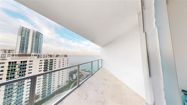 Photo - 3101 S Ocean Dr Unidad 1705