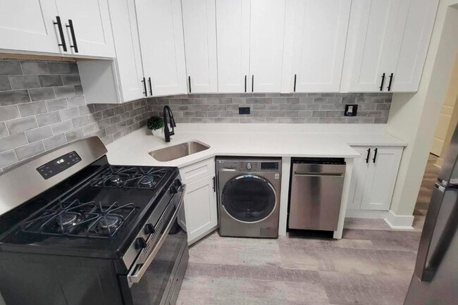 Building Photo - 3704 N Hoyne Ave Rental