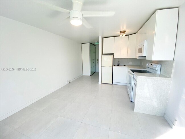 6484 Indian Creek Dr Unidad 205