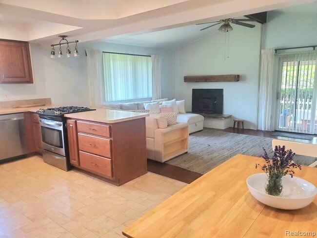Photo - 37515 Agar Dr