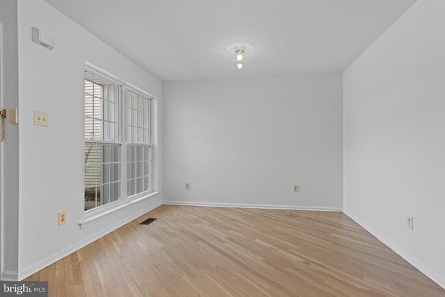 Photo - 112 Stewarts Ct