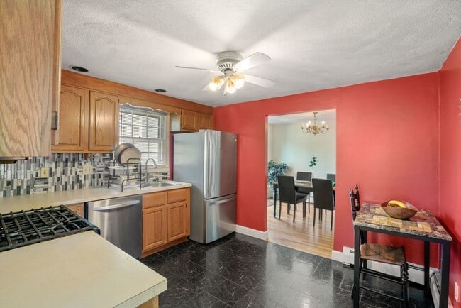 42 Rockland Ave