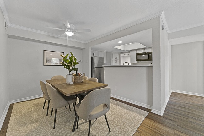 Photo - Lakeside Apartments