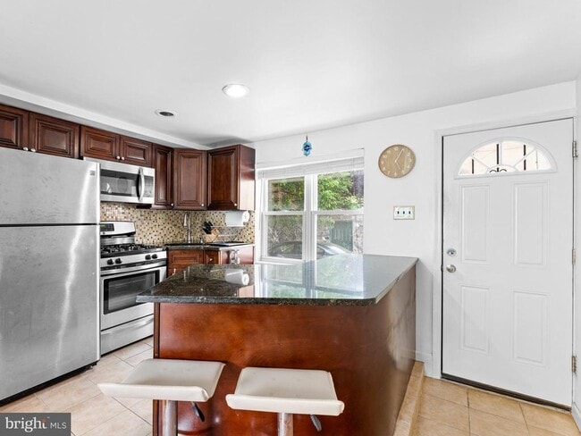 Photo - 1006 Montrose St
