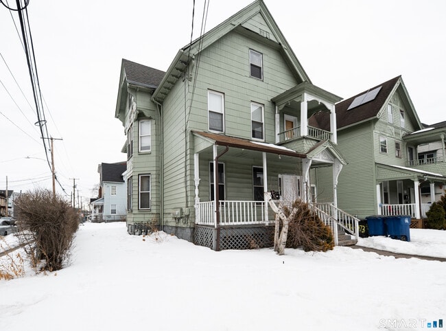 Building Photo - 473 Howard Ave Unit 2