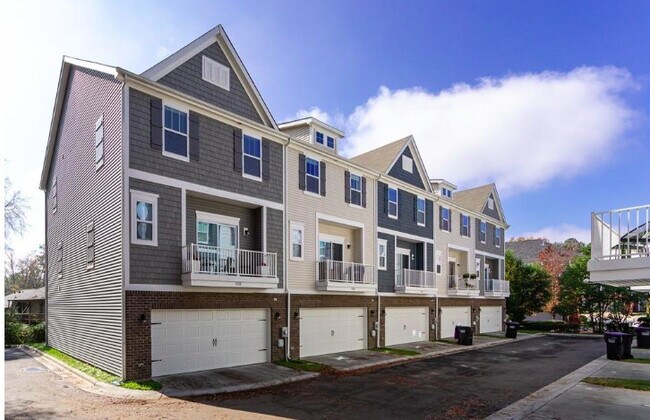 1028 Sharon Towns Dr