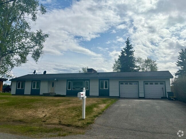 Building Photo - 3 bedroom / 2 car garage / On the Chena river Rental