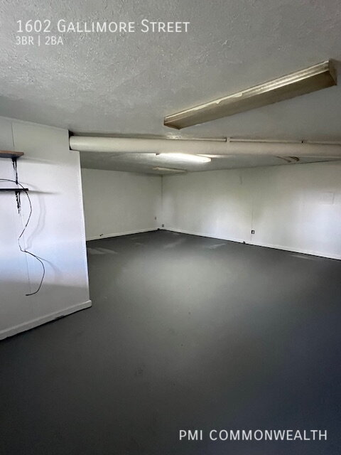 3 Bed 2.5 Bath W/ full basement and bonus ... - 3 Bed 2.5 Bath W/ full basement and bonus ...