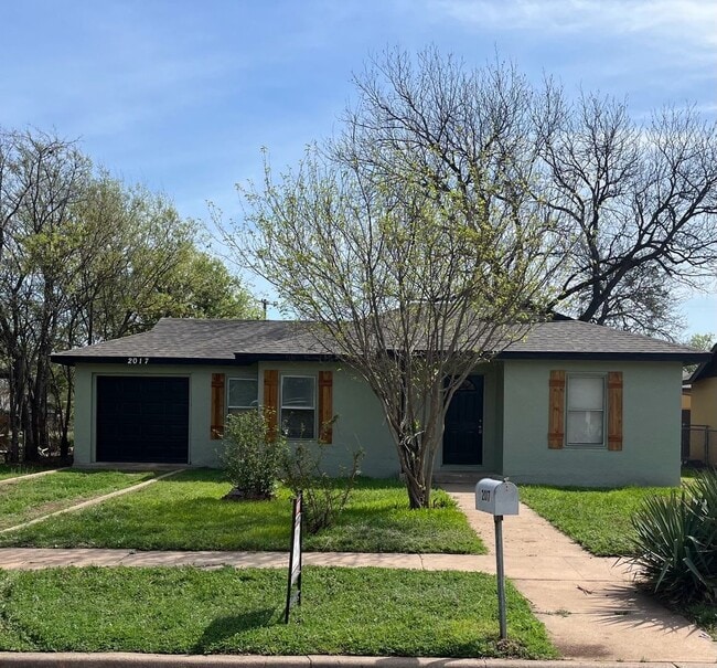 Building Photo - UPDATED! 2 bedroom 2 bath