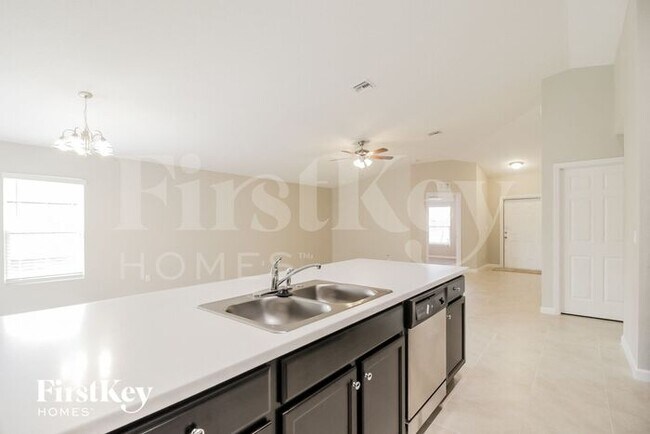 Photo - 1182 Jaslo St SE