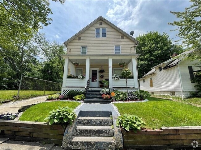 Building Photo - Section 8 Accepted! Rental